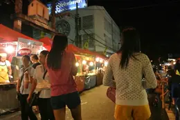 Gambar kecil: pasar-malam